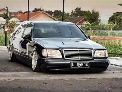 The most beautiful Mercedes Benz S320 bagged avant-garde fashion