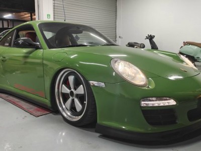 Modified charm of Porsche 911 bagged in China