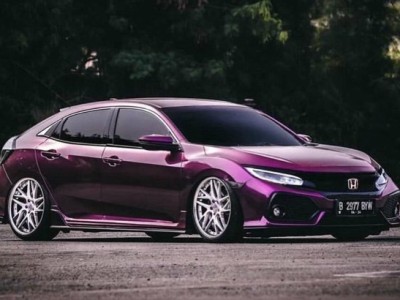 Purple Honda Civic bagged be beautiful enough to feast the eyes