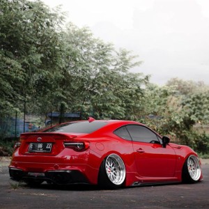 Big inclination Toyota 86 Bagged violent low lying wind