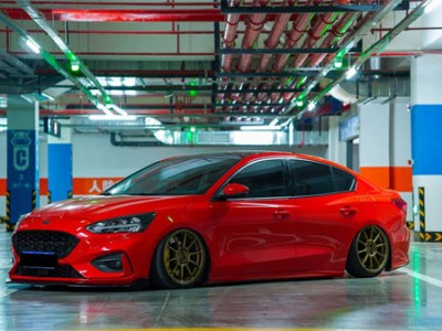 Prosperous Ford Focus MK4 Bagged Sticking to the ground