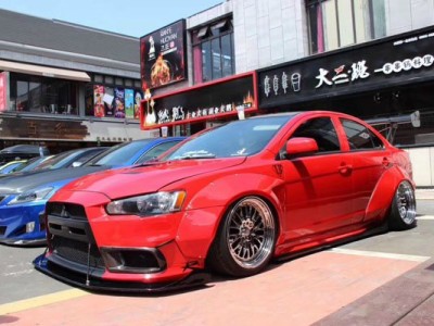 Wide body blessing Mitsubishi Lancer Bagged charm modification