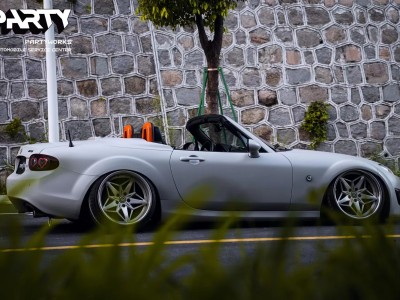 Mazda MX-5 Bagged: A Unique Fusion of Classic Roadster and Modern Customization