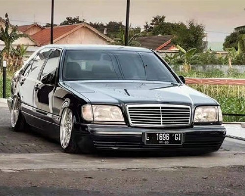 The most beautiful Mercedes Benz S320 bagged avant-garde fashion
