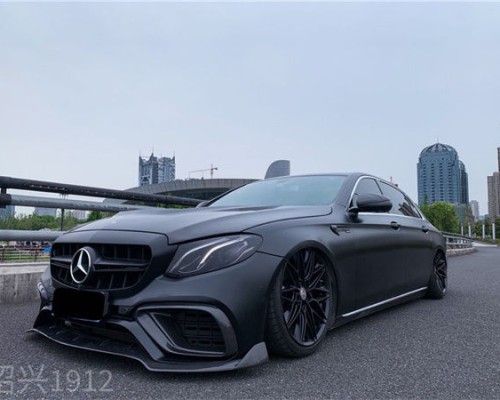 Big toy Mercedes Benz e class bagged very low profile