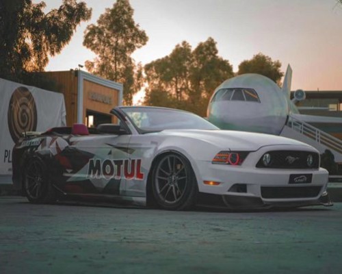 Fifth-Gen Ford Mustang Bagged Allure
