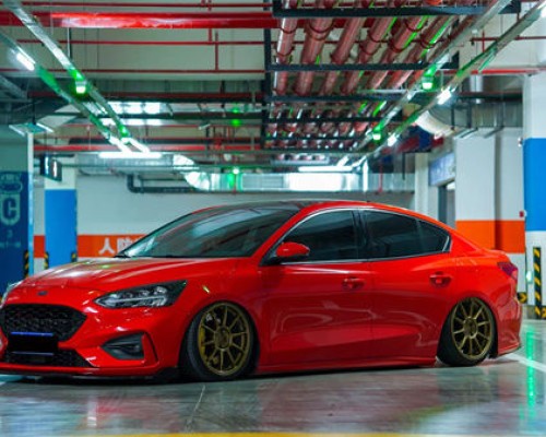 Prosperous Ford Focus MK4 Bagged Sticking to the ground