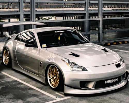 “Elevating Style and Performance: The Bagged Nissan 350Z Transformation”